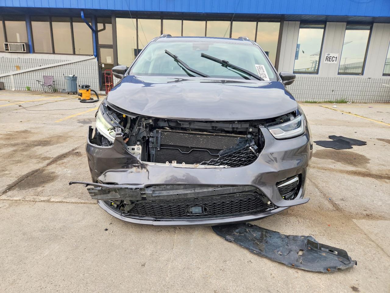 2021 Chrysler Pacifica Touring L - Фото 5