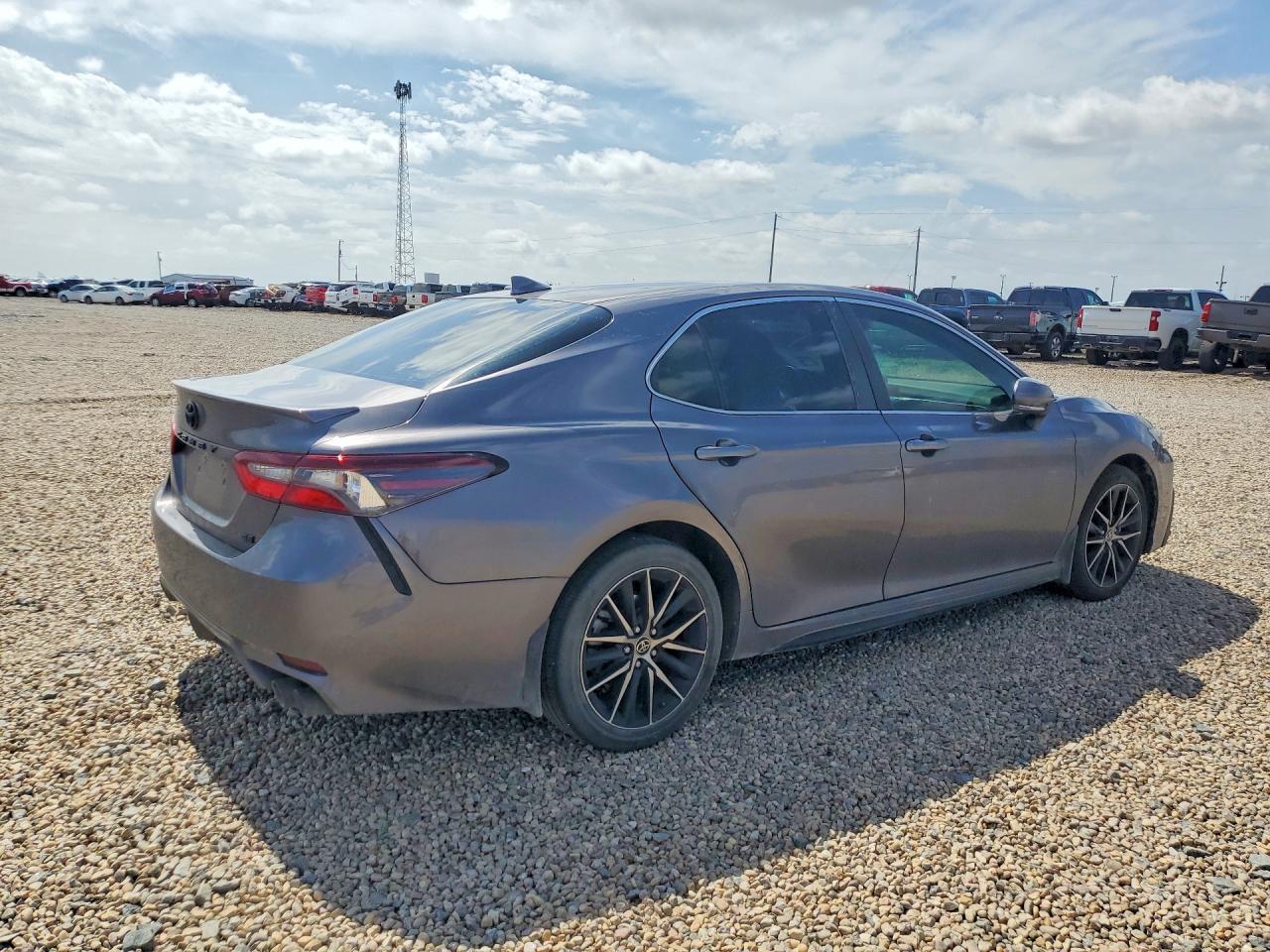2023 Toyota Camry Se - Image 3