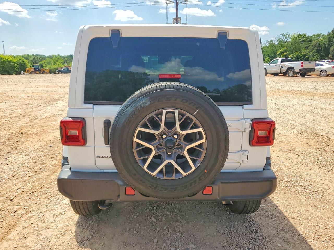 2025 Jeep Wrangler Sahara - Фото 6