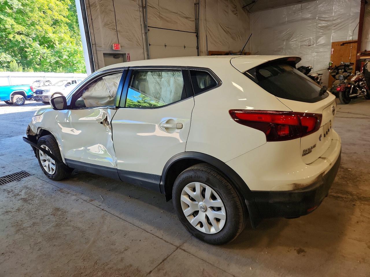 2019 Nissan Rogue Sport S - Image 2