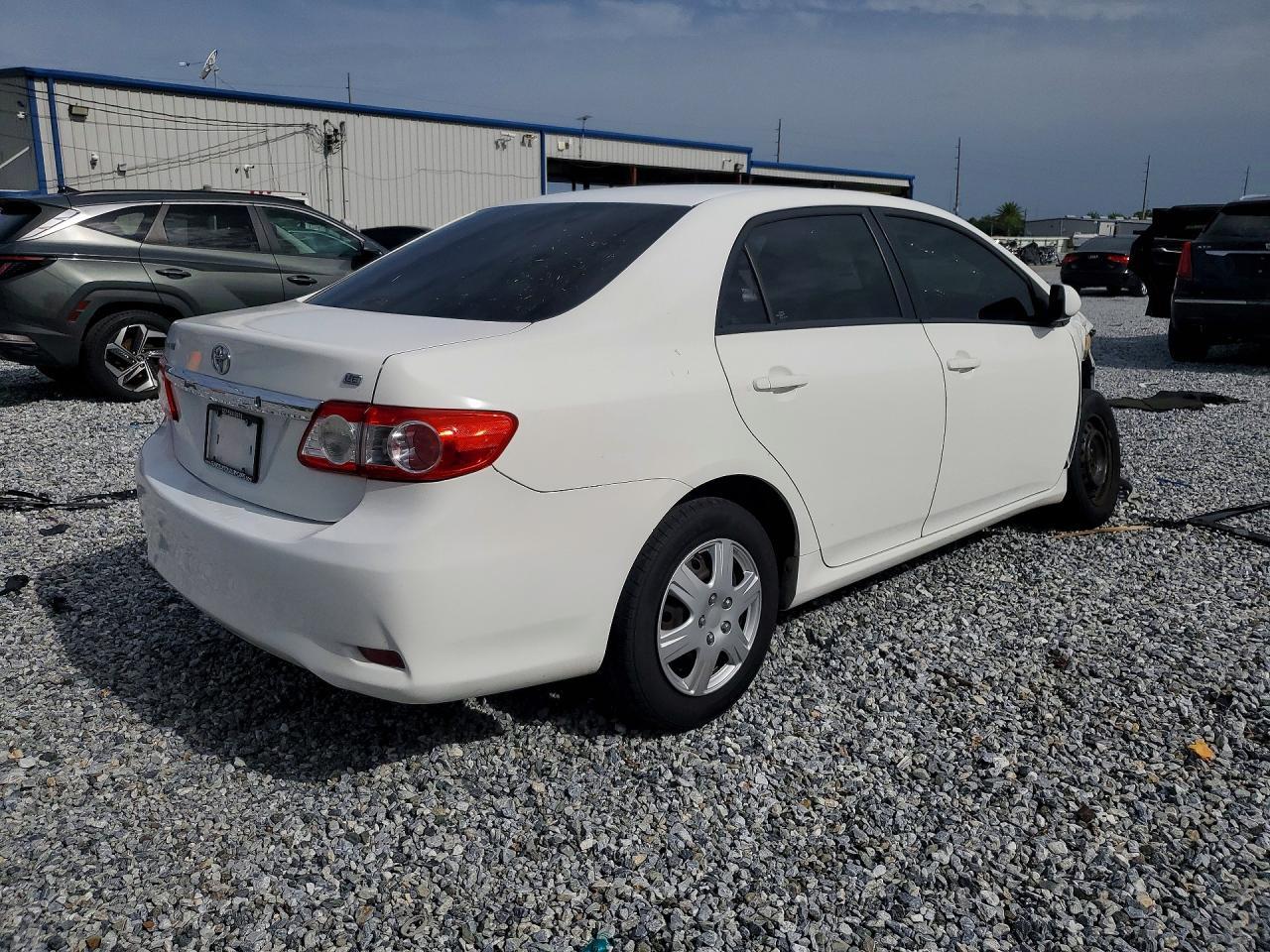 2011 Toyota Corolla Le - Фото 3