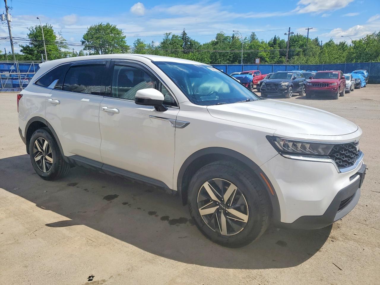 2022 Kia Sorento Lx - Image 4