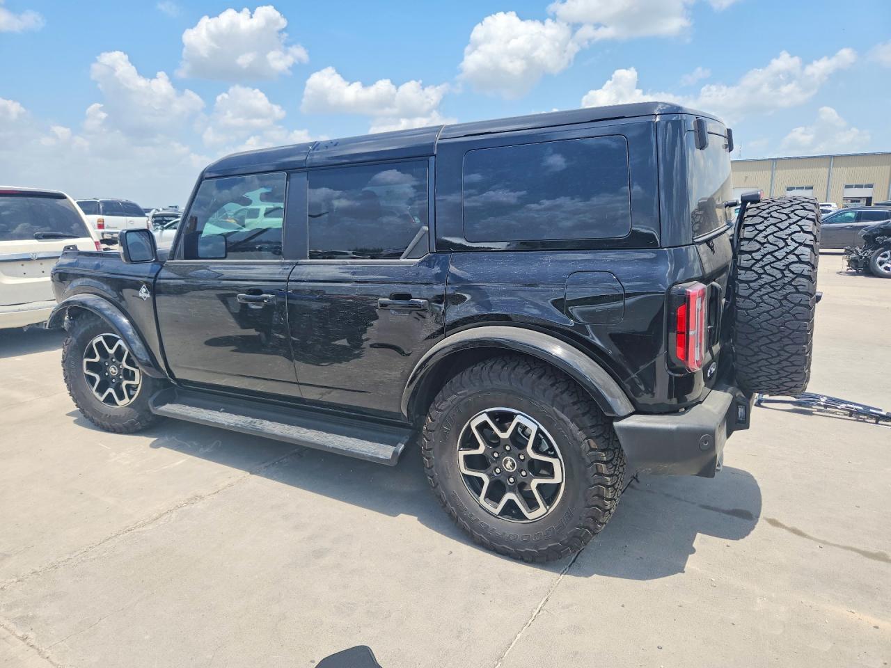2025 Ford Bronco Outer Banks - Фото 2
