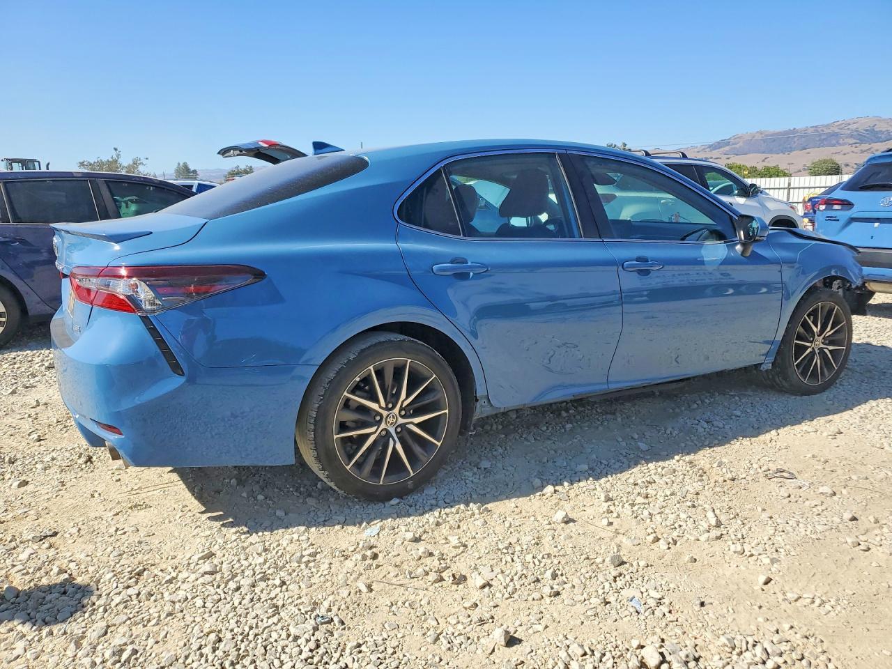 2023 Toyota Camry Se - Фото 3