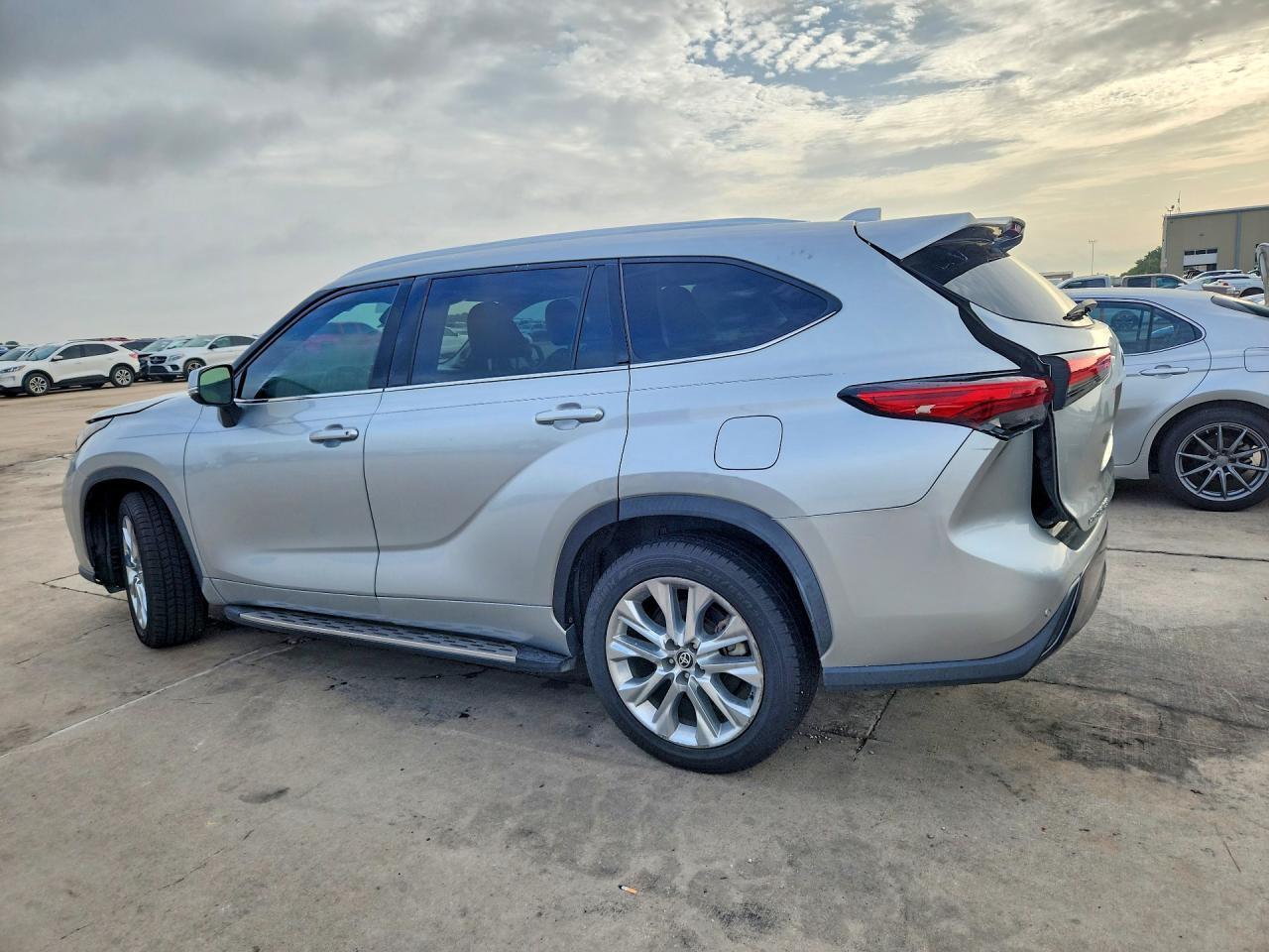 2021 Toyota Highlander Limited - Фото 2