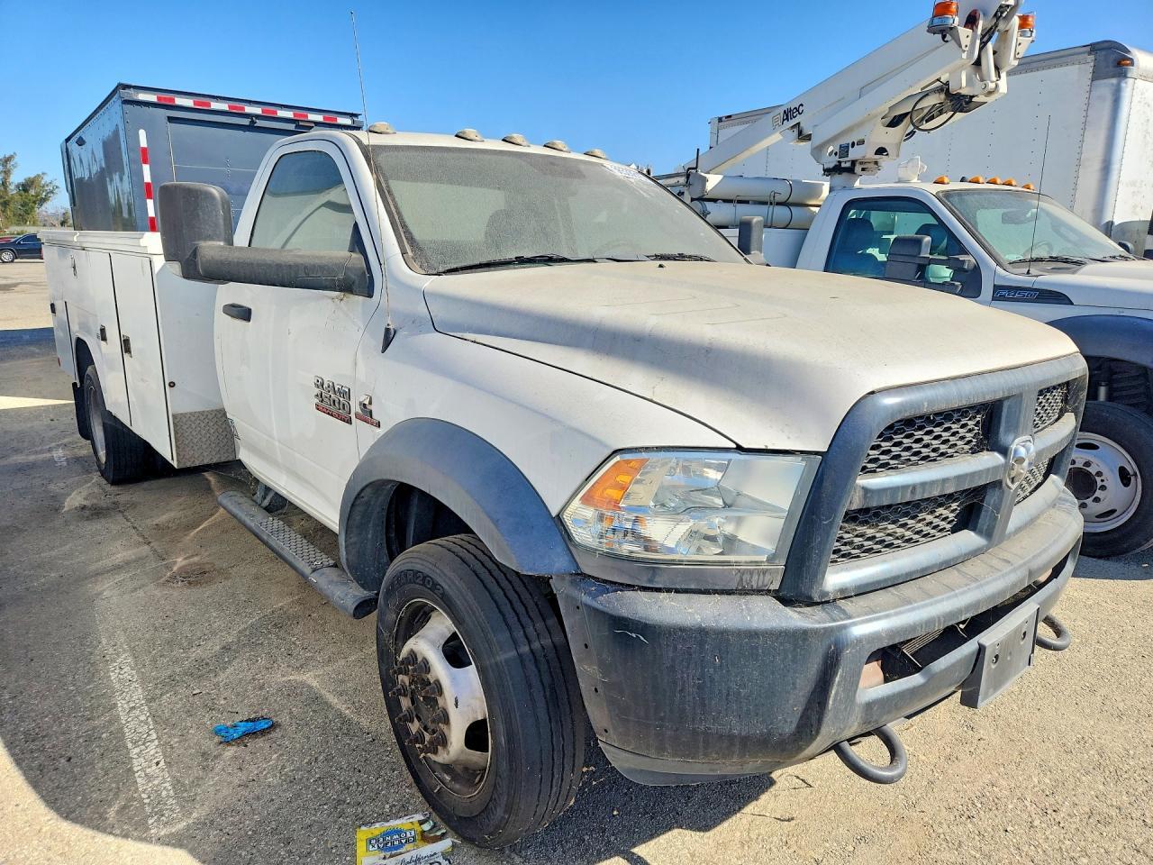 2018 Ram 4500 Utility ** Cln Title * Pri Fleet ** - Image 4
