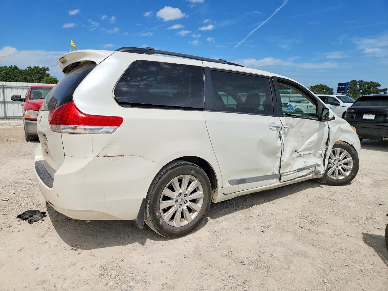 2011 Toyota Sienna Limited 7-Passenger - Image 3