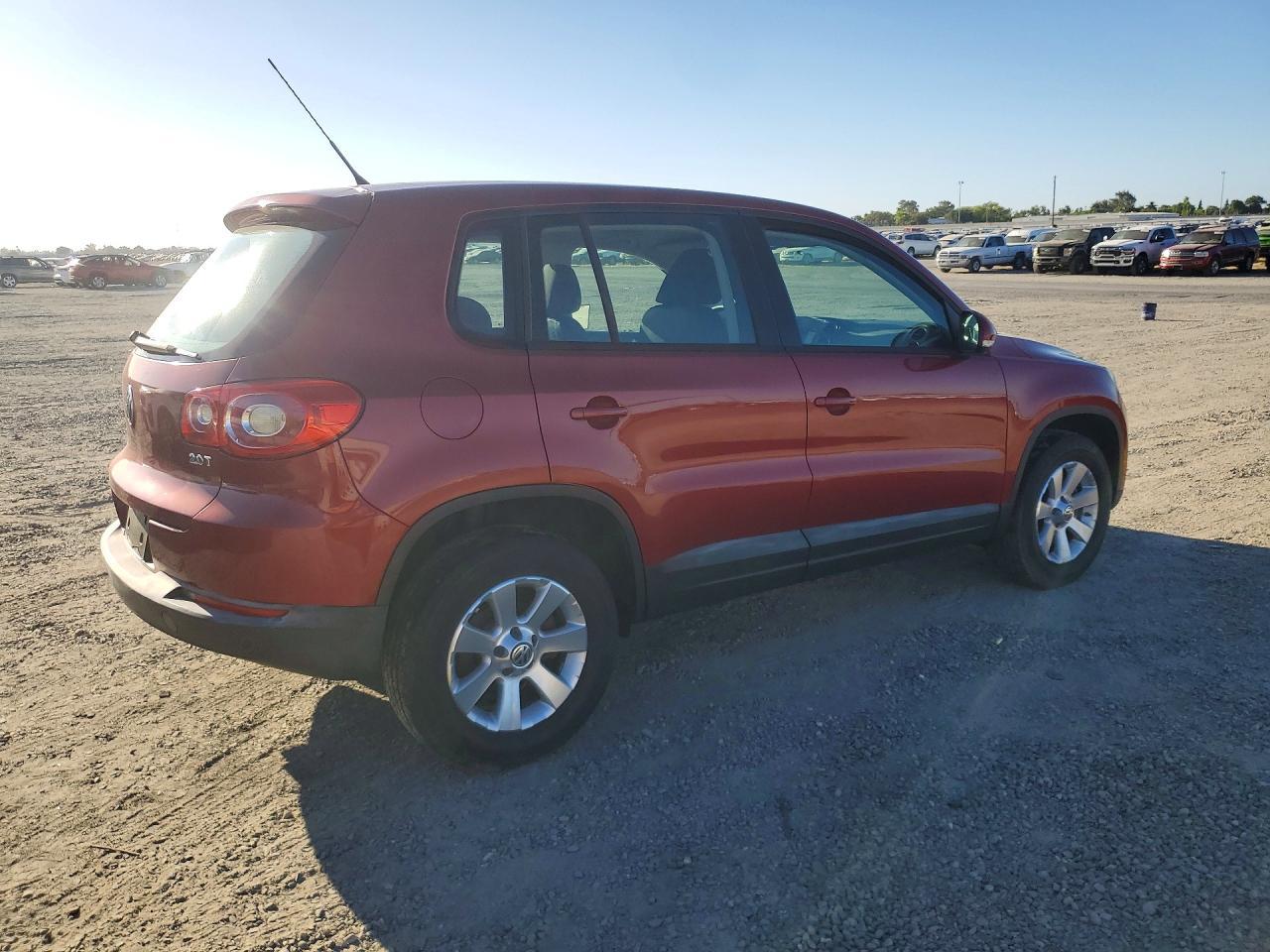 2010 Volkswagen Tiguan S/Se/Sel - Image 3