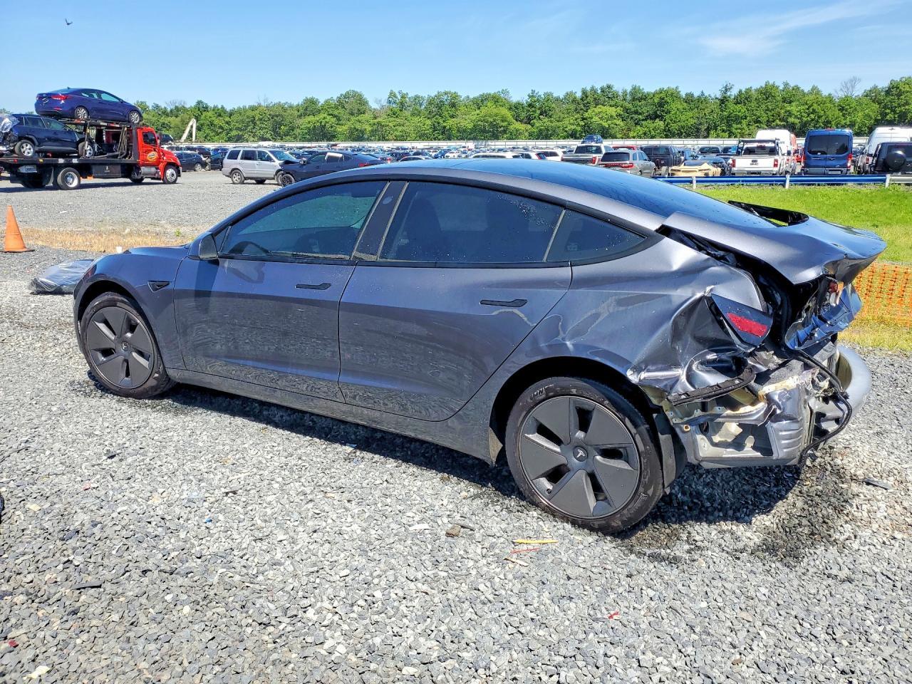 2023 Tesla Model 3 - Фото 2