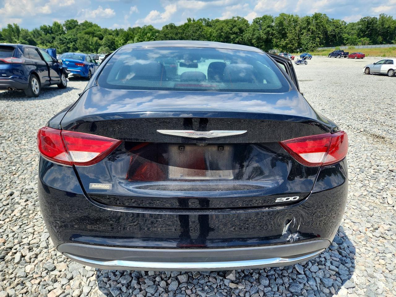 2016 Chrysler 200 Limited - Image 6
