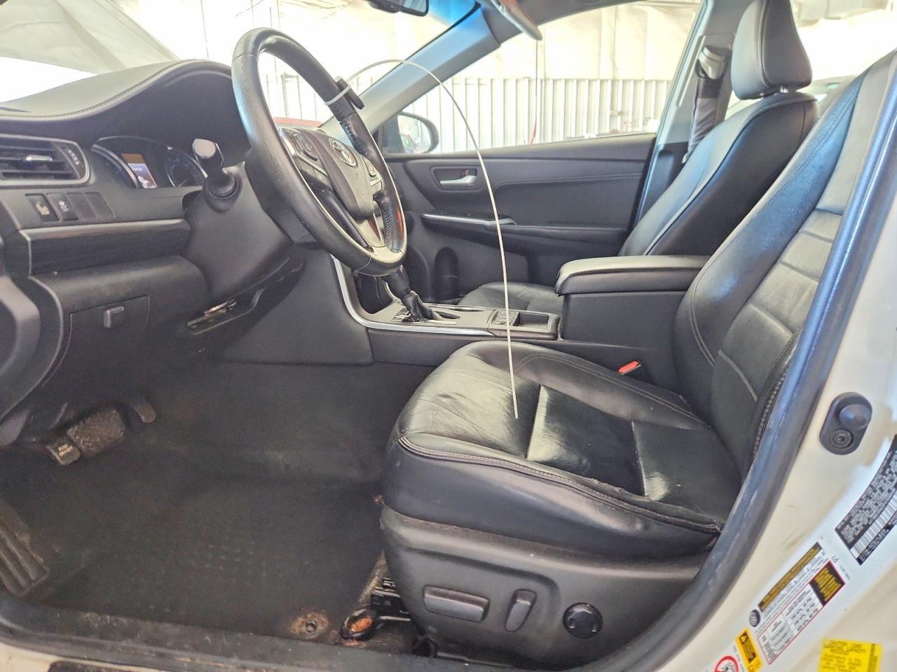 2015 Toyota Camry Hybrid Xle - Image 7