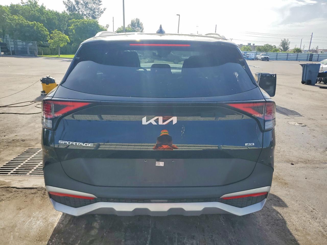 2025 Kia Sportage Ex - Image 6