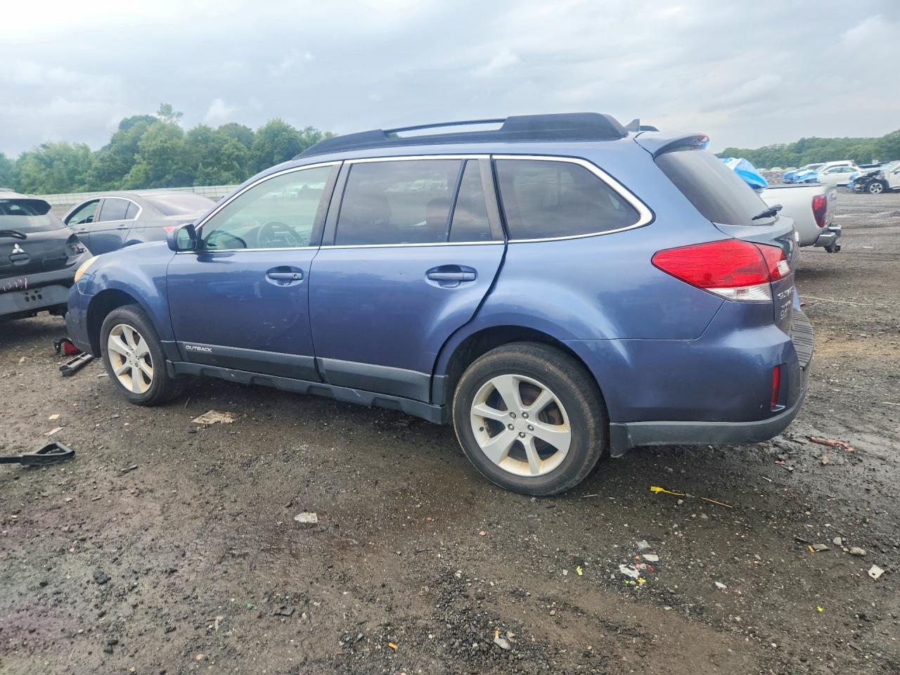 2014 Subaru Outback 2.5I Premium - Image 2