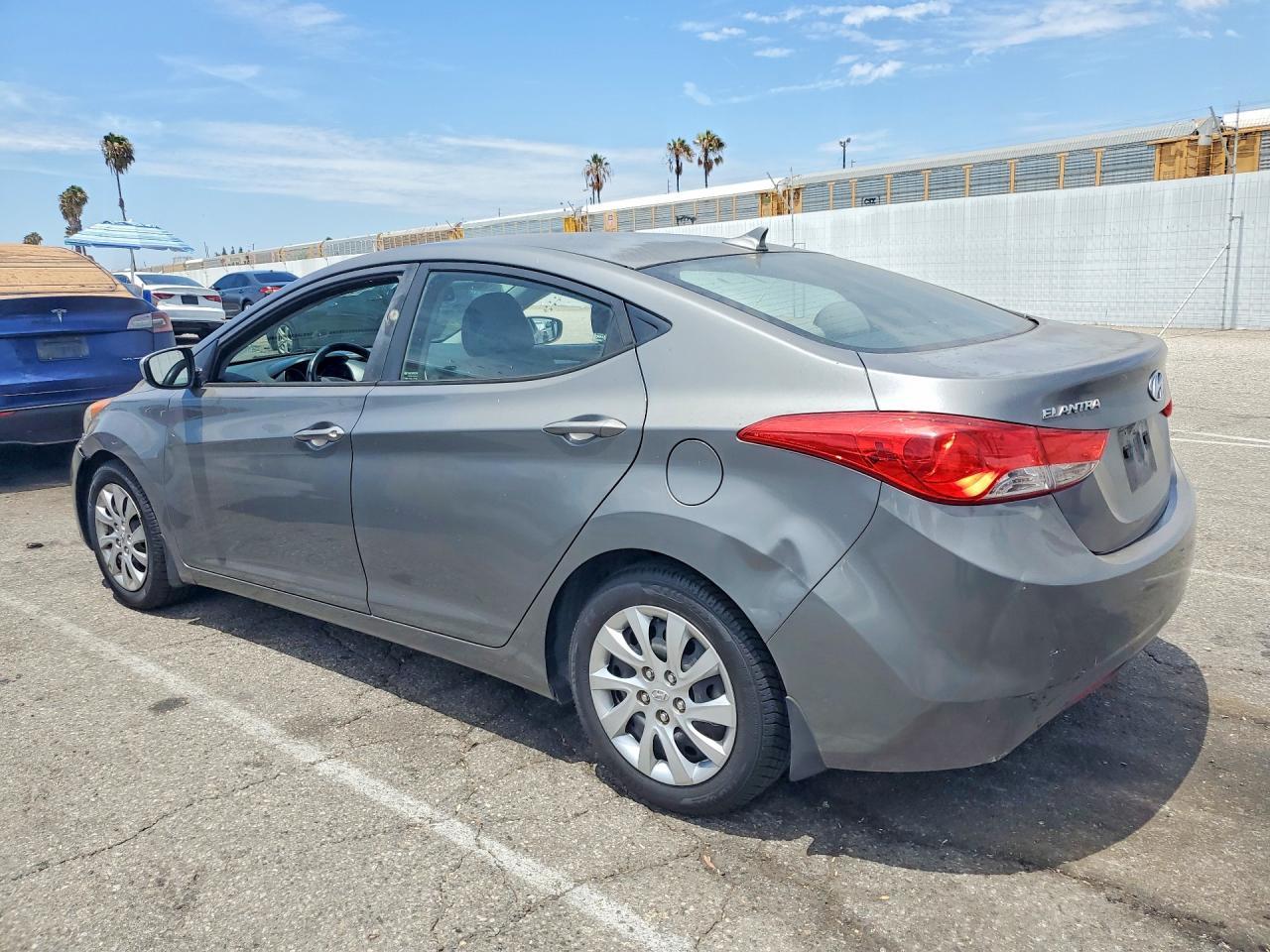 2013 Hyundai Elantra Gls - Image 2