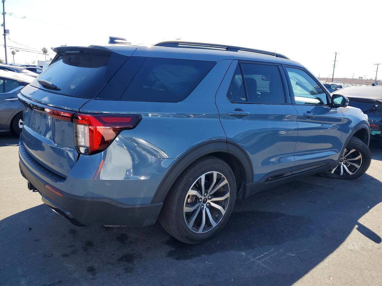 2025 Ford Explorer St-Line - Image 3