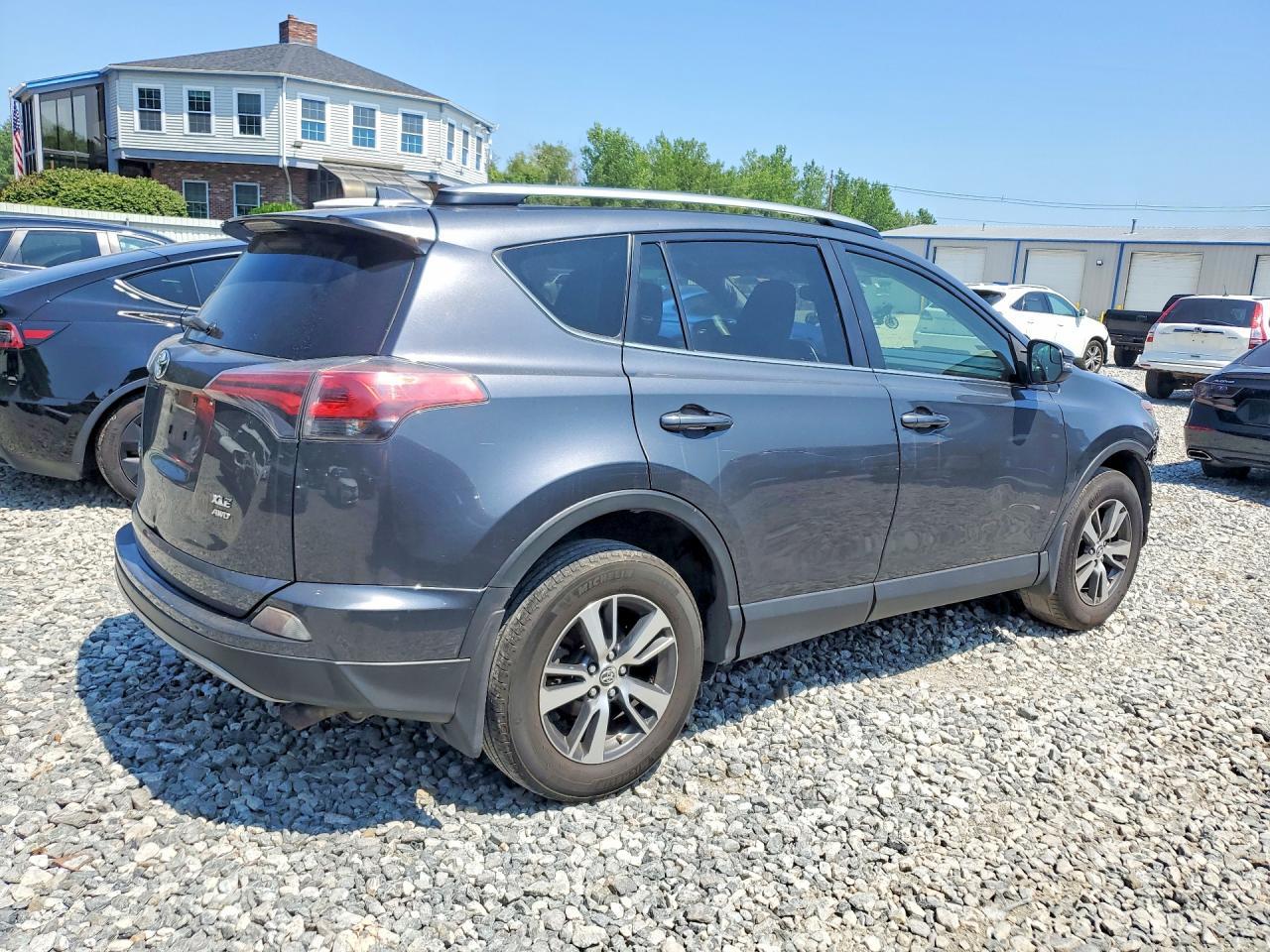 2017 Toyota Rav4 Xle - Image 3