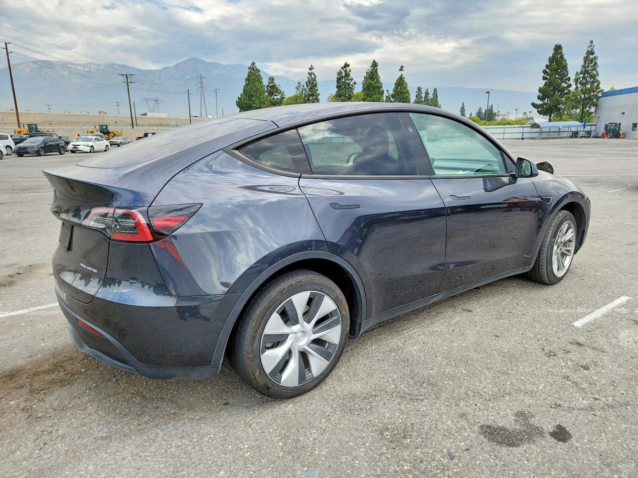 2024 Tesla Model Y - Фото 3