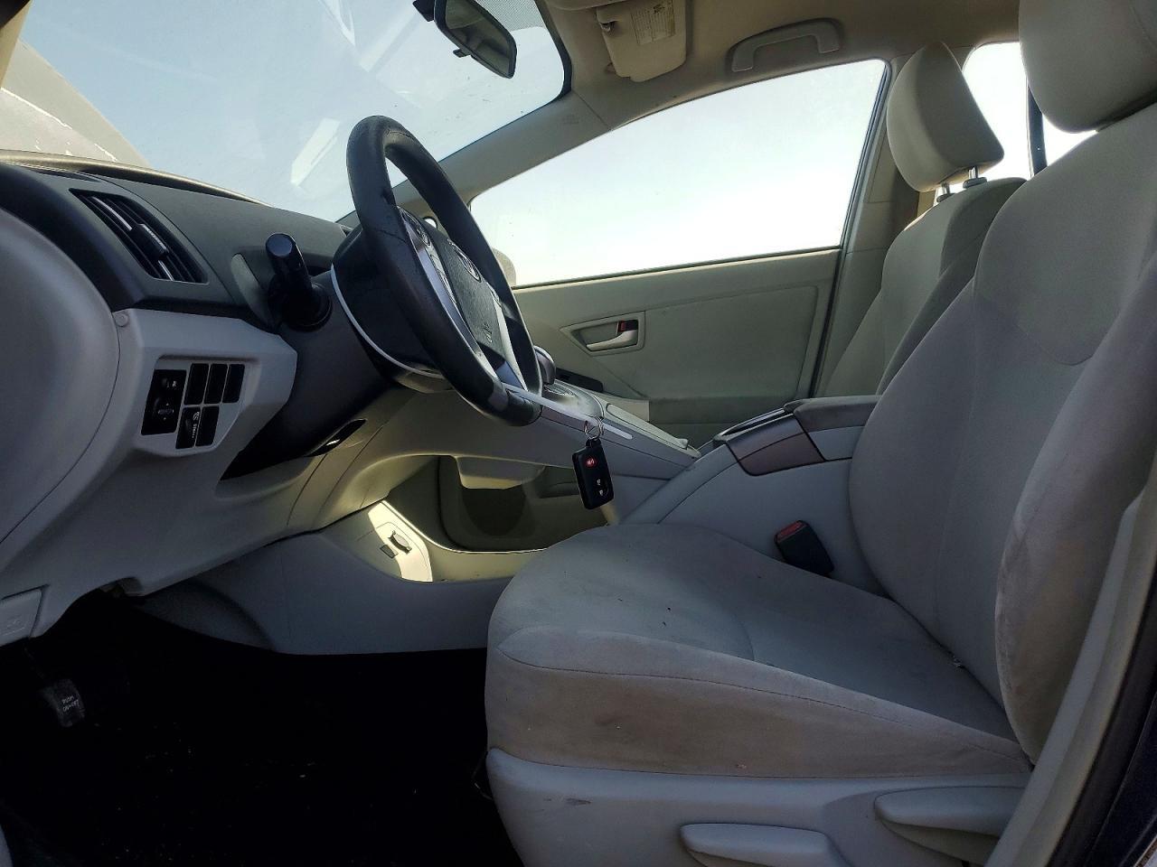 2014 Toyota Prius Three - Фото 7