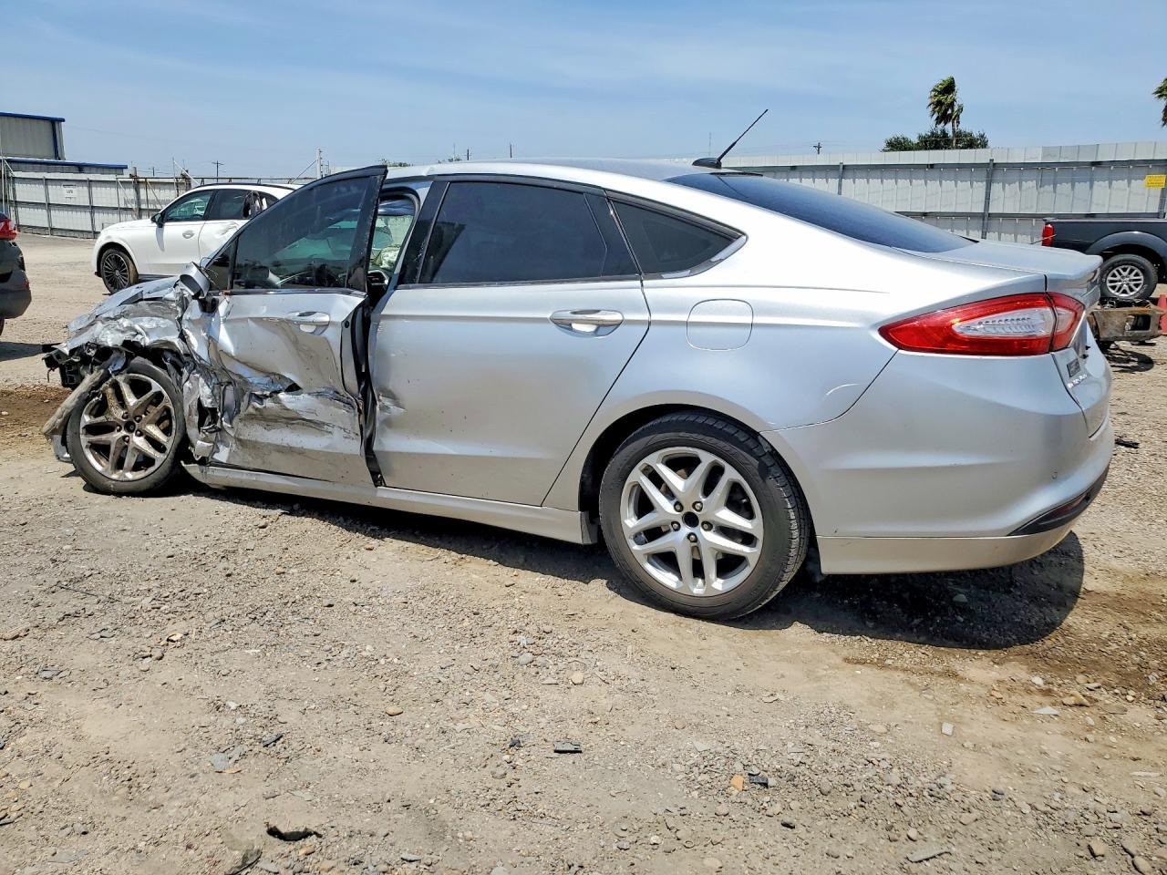 2015 Ford Fusion Se - Фото 2