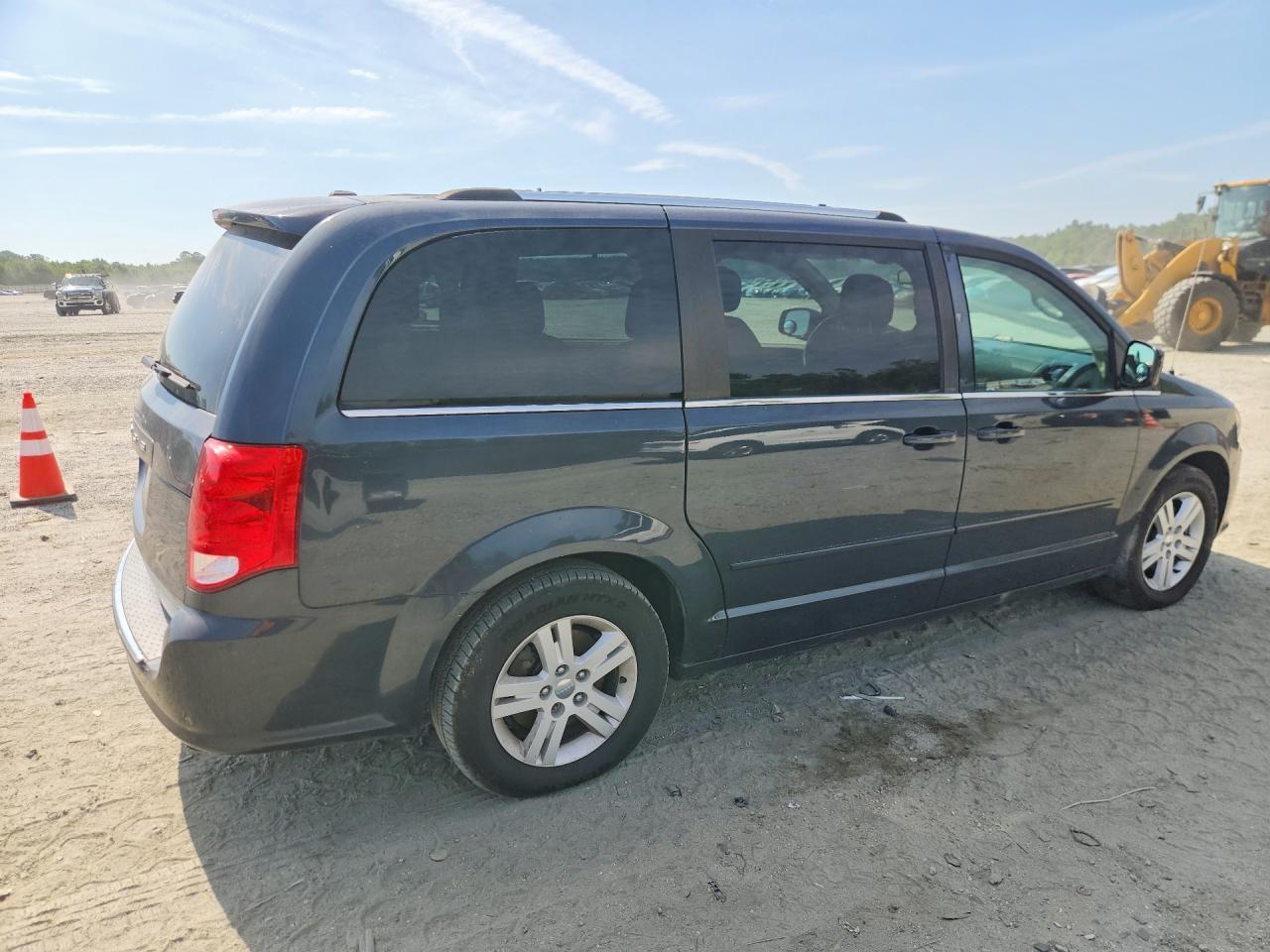 2013 Dodge Grand Caravan Crew - Image 3