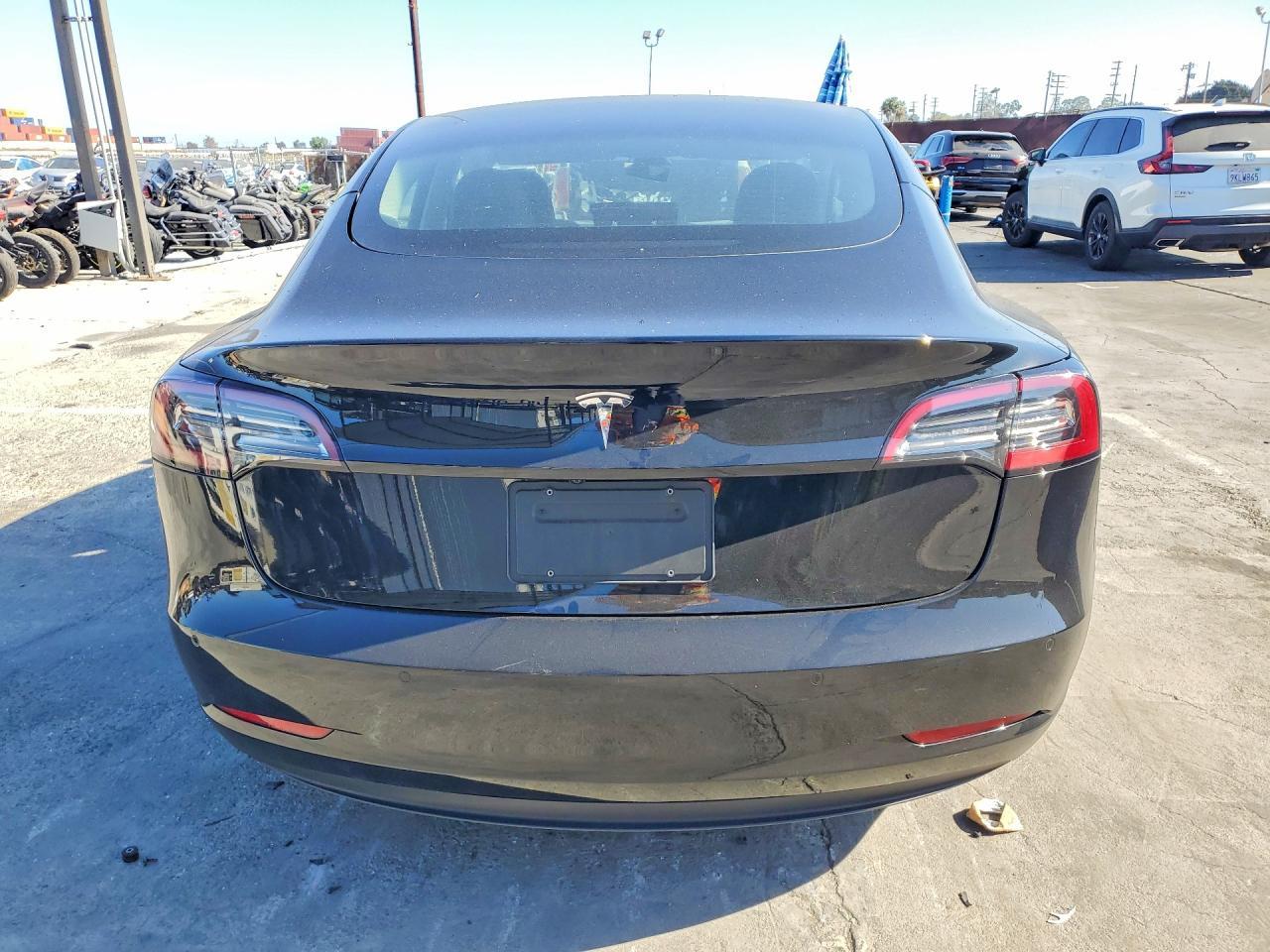 2022 Tesla Model 3 - Фото 6