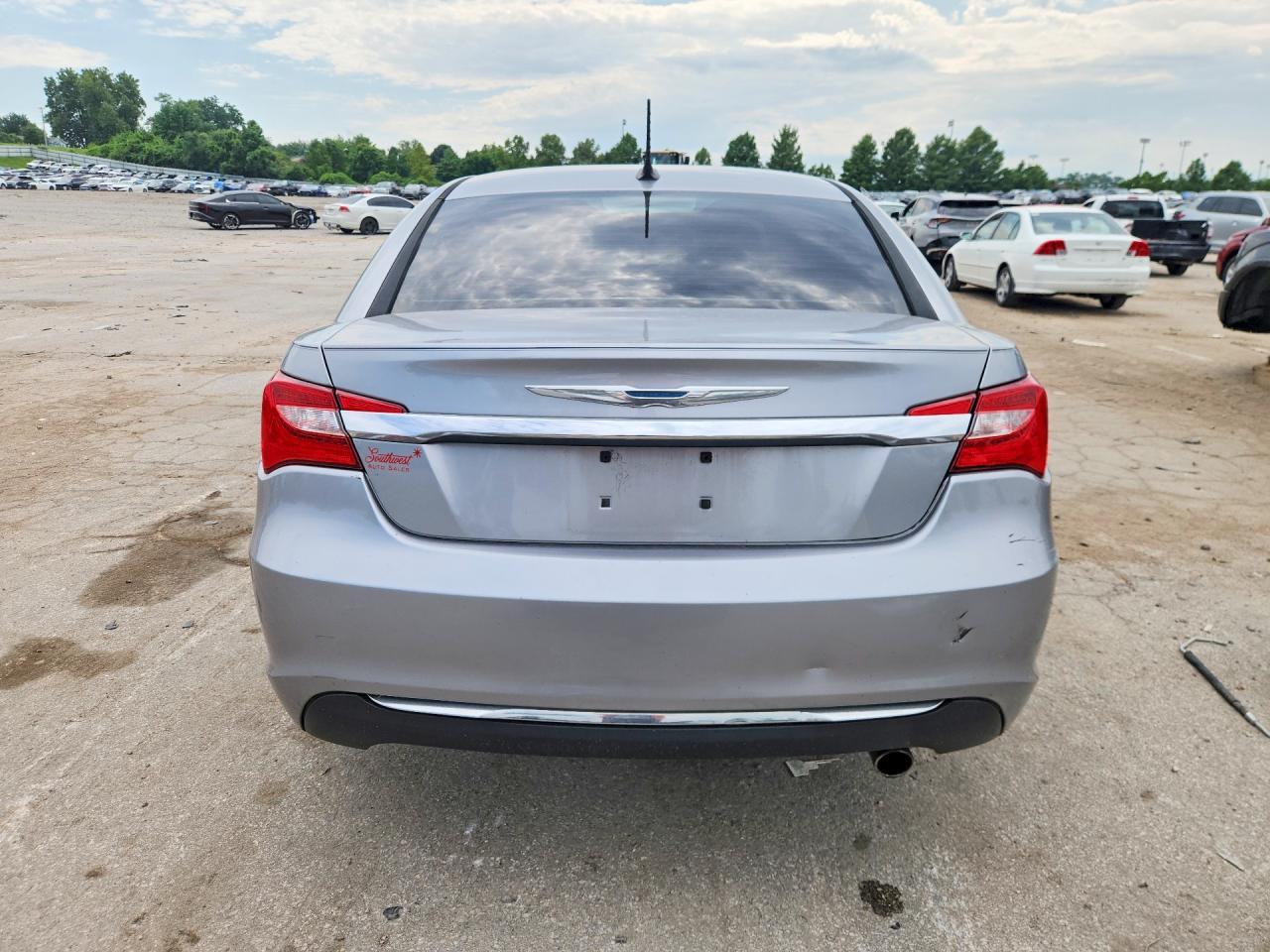 2013 Chrysler 200 Touring - Фото 6