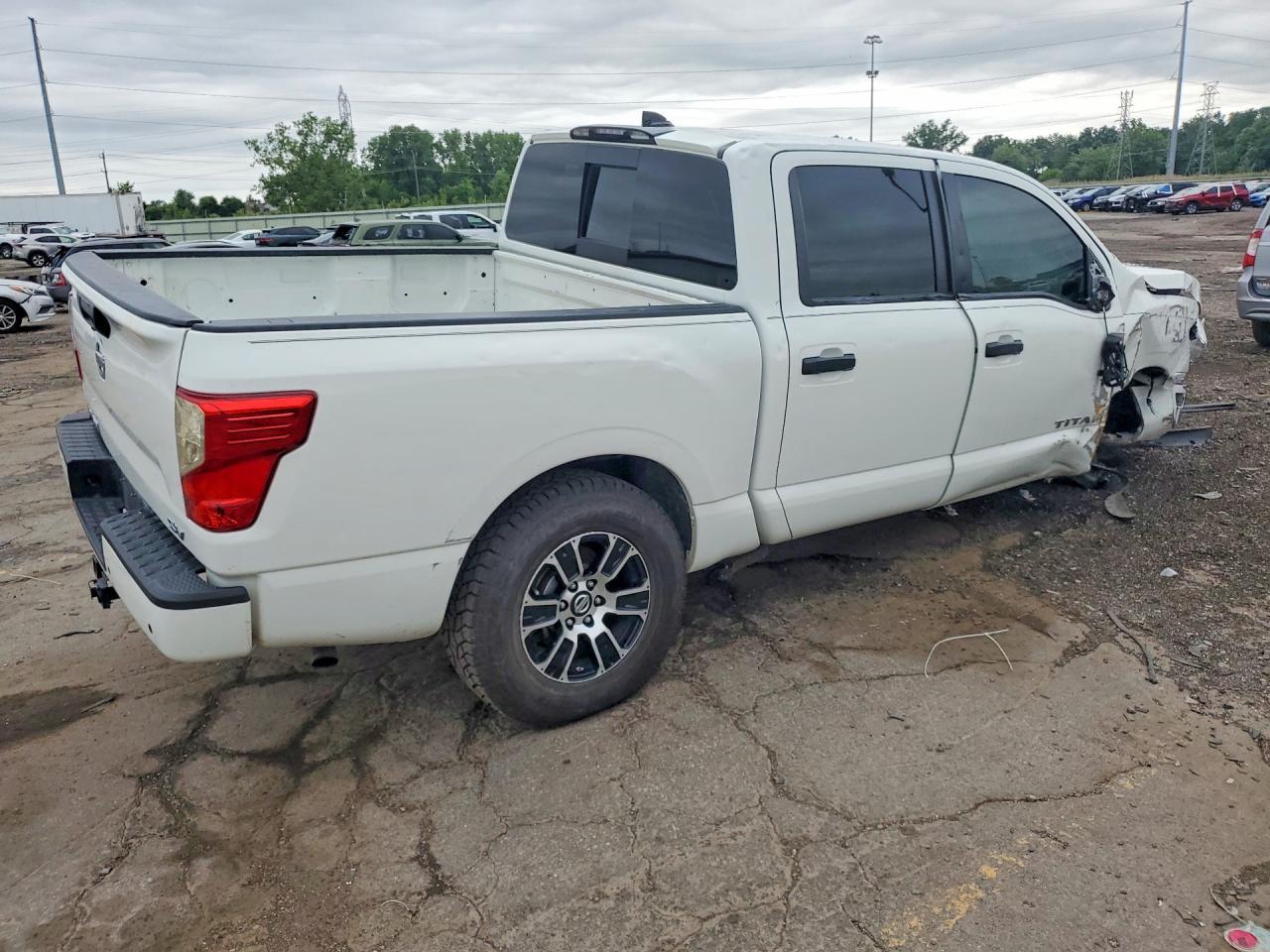 2022 Nissan Titan S - Фото 3
