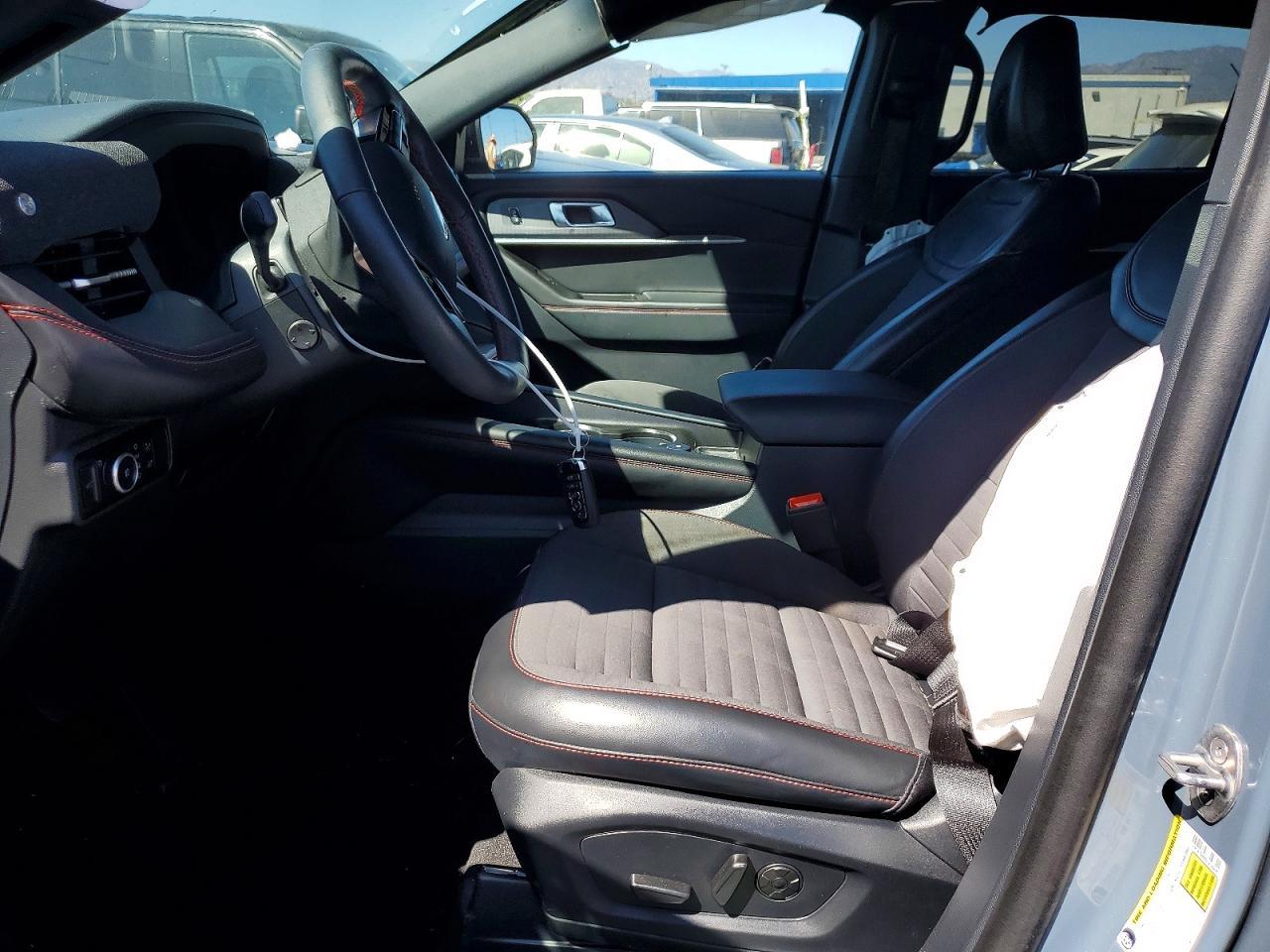 2025 Ford Explorer St-Line - Image 7