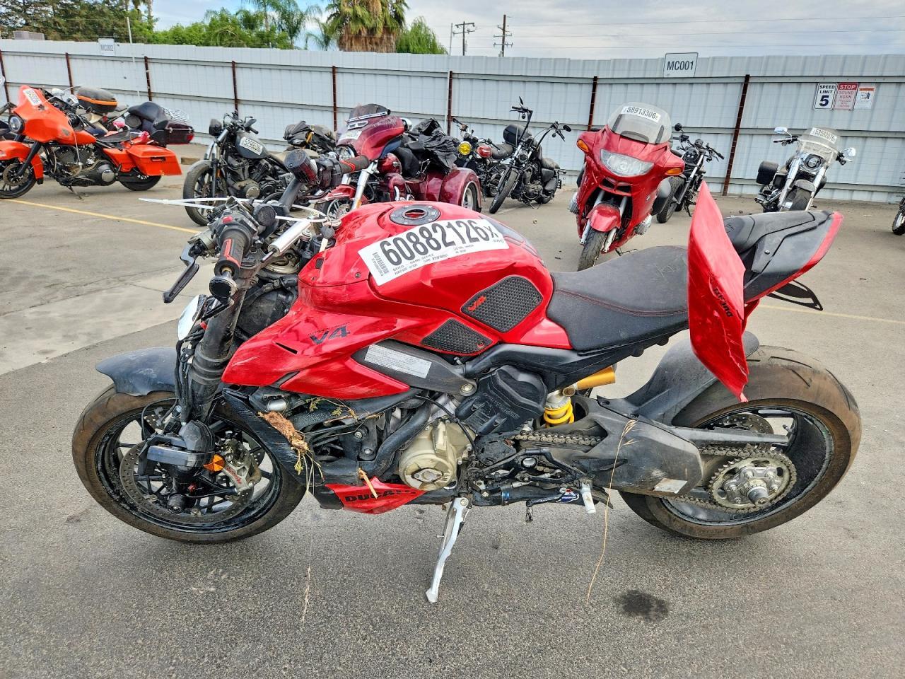2024 Ducati Streetfighter V4 - Фото 3