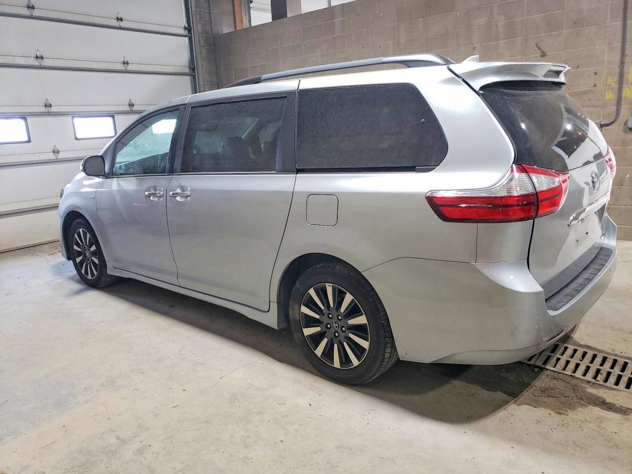 2019 Toyota Sienna Limited Premium 7-Passenger - Image 2