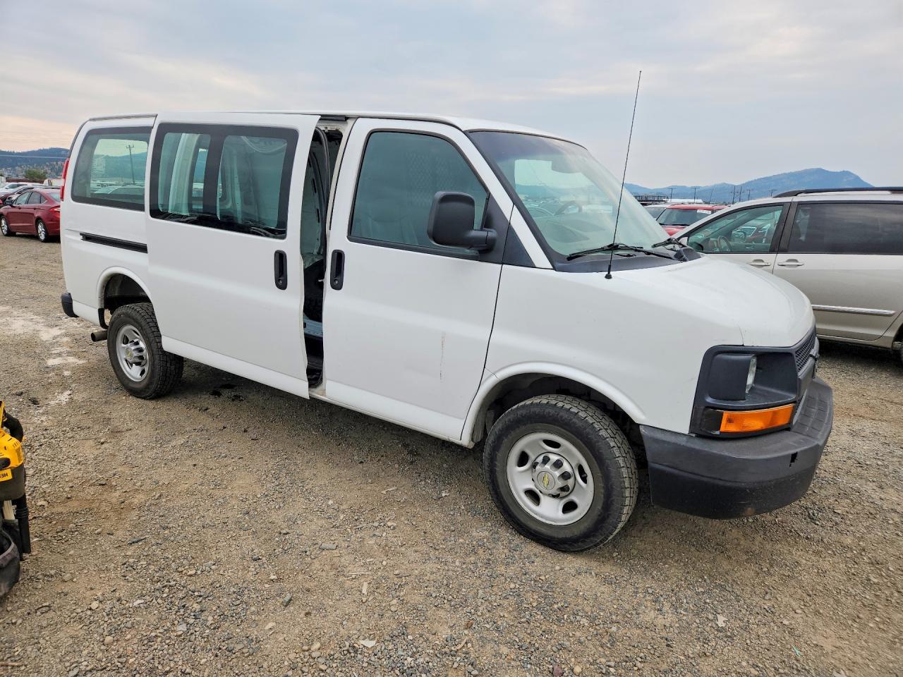 2014 Chevrolet Express G2500 Delivery Van - Image 4
