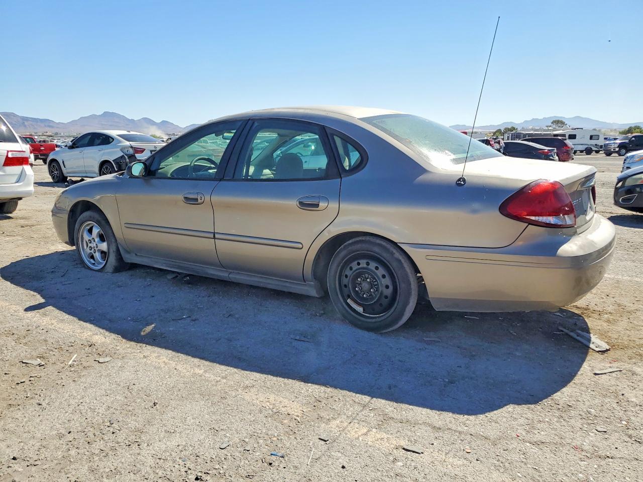 2005 Ford Taurus Se - Image 2