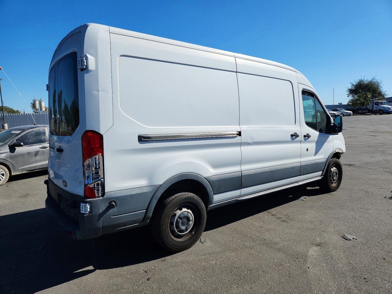 2015 Ford Transit 250 Delivery Van - Фото 3