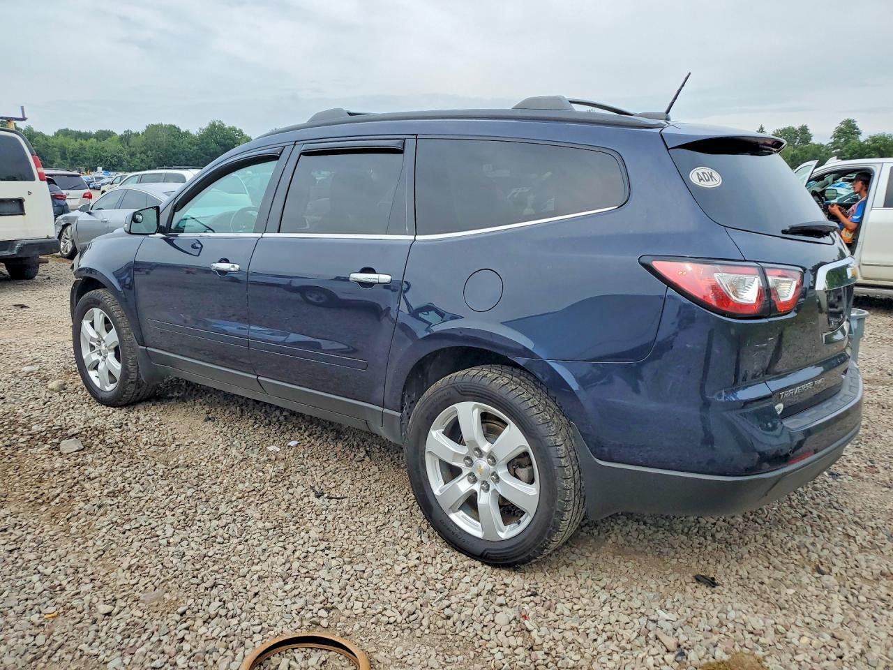 2017 Chevrolet Traverse Lt - Фото 2