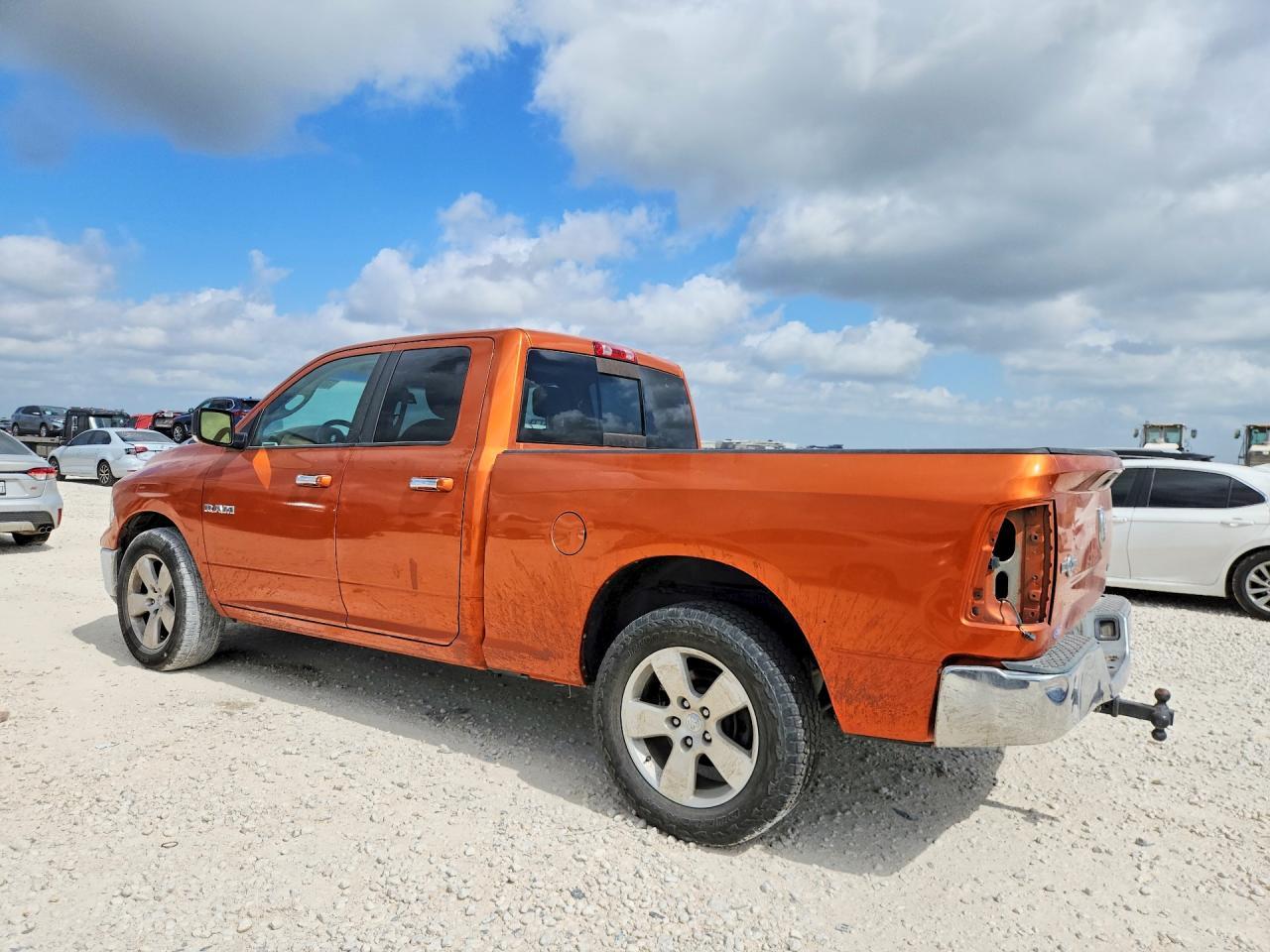 2010 Dodge Ram 1500 - Фото 2