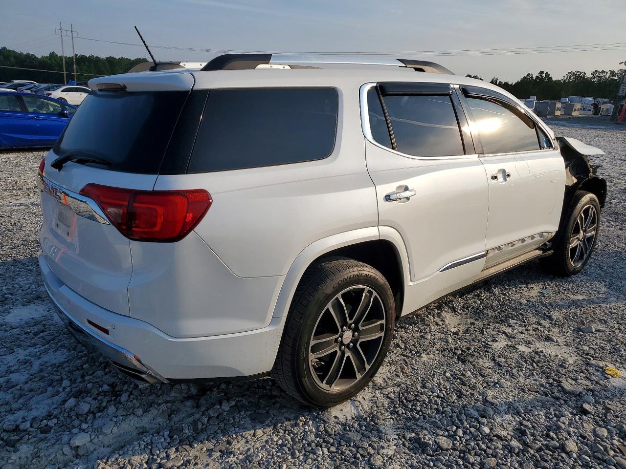 2017 GMC Acadia Denali - Фото 3