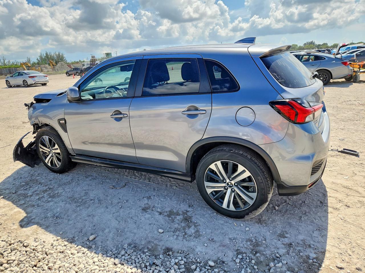 2024 Mitsubishi Outlander Sport S/Se - Фото 2