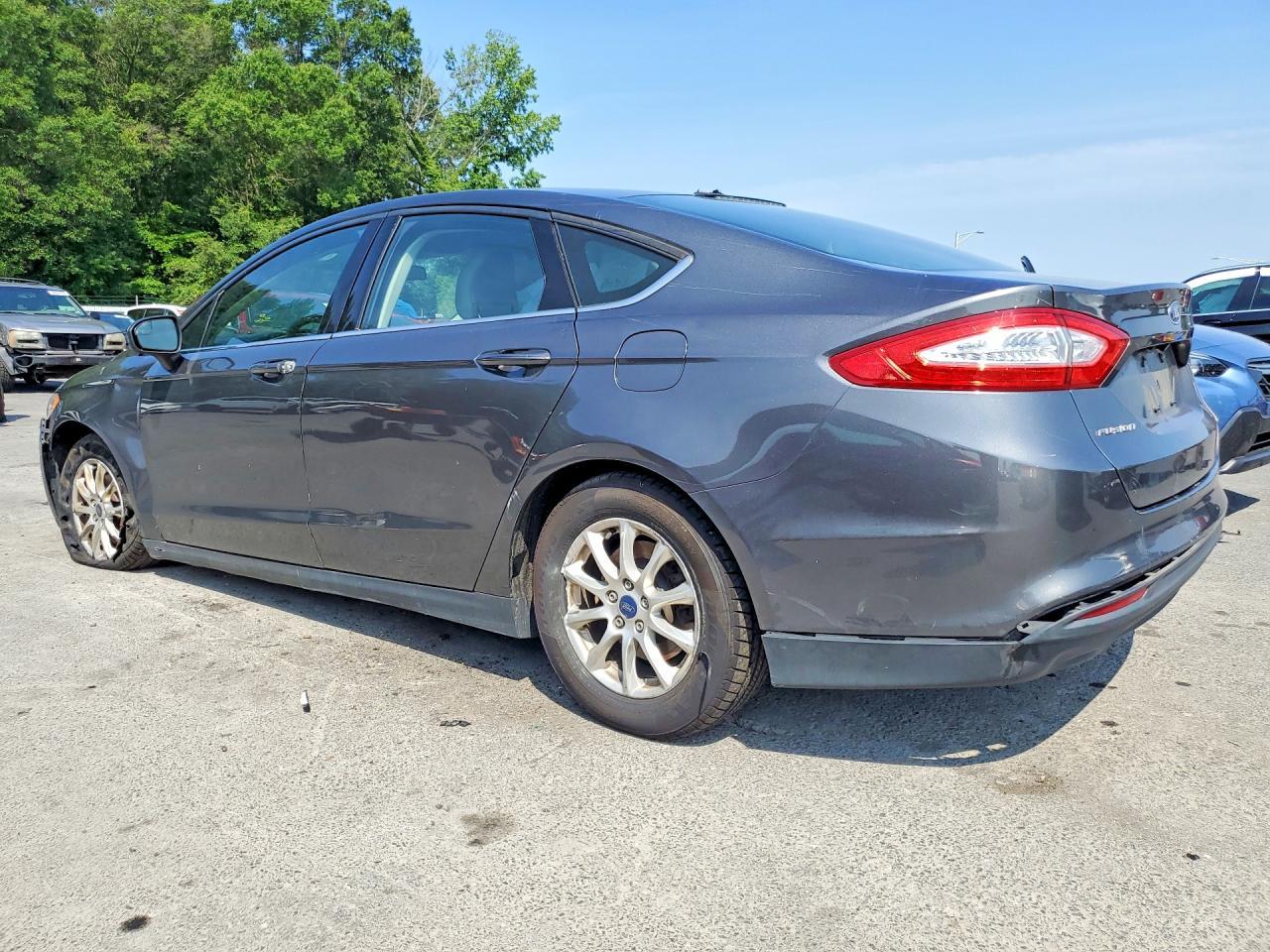 2015 Ford Fusion S - Фото 2