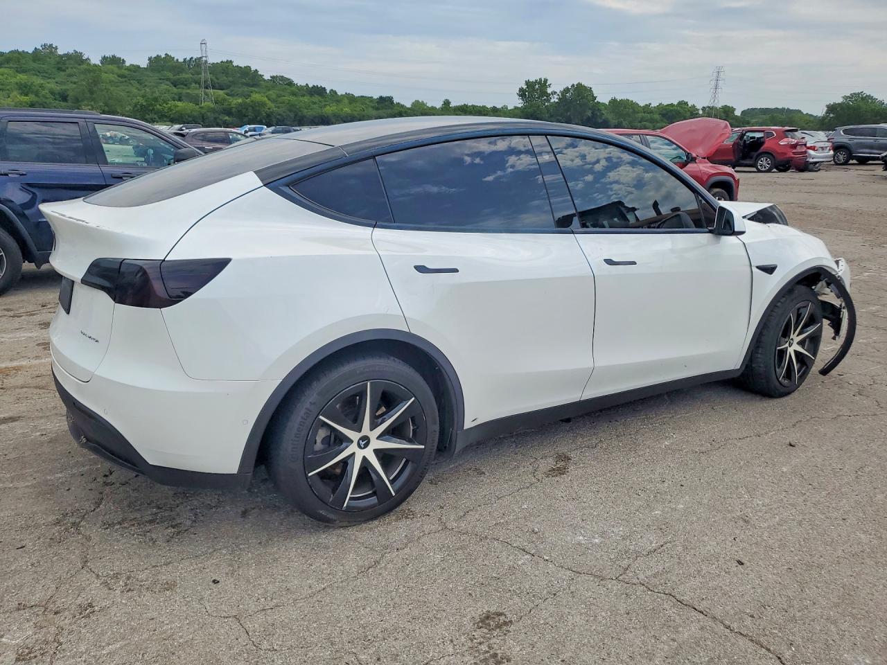 2016 Tesla Model Y - Фото 3
