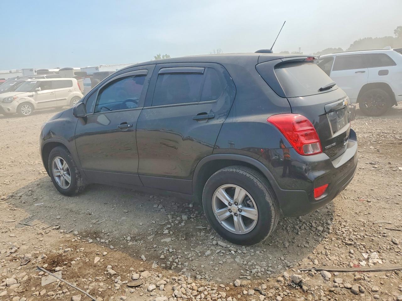 2022 Chevrolet Trax Ls - Фото 2