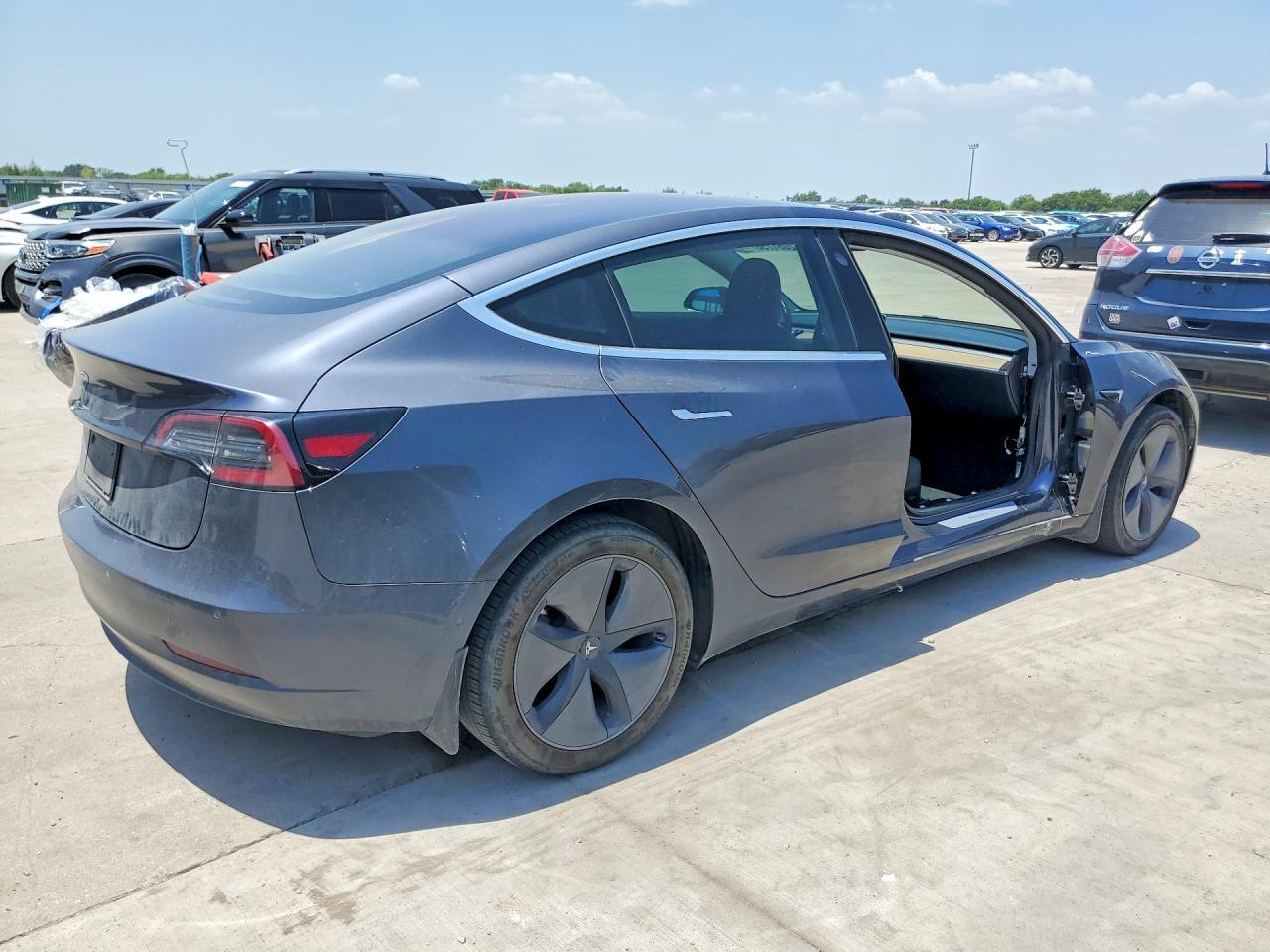 2018 Tesla Model 3 - Фото 3