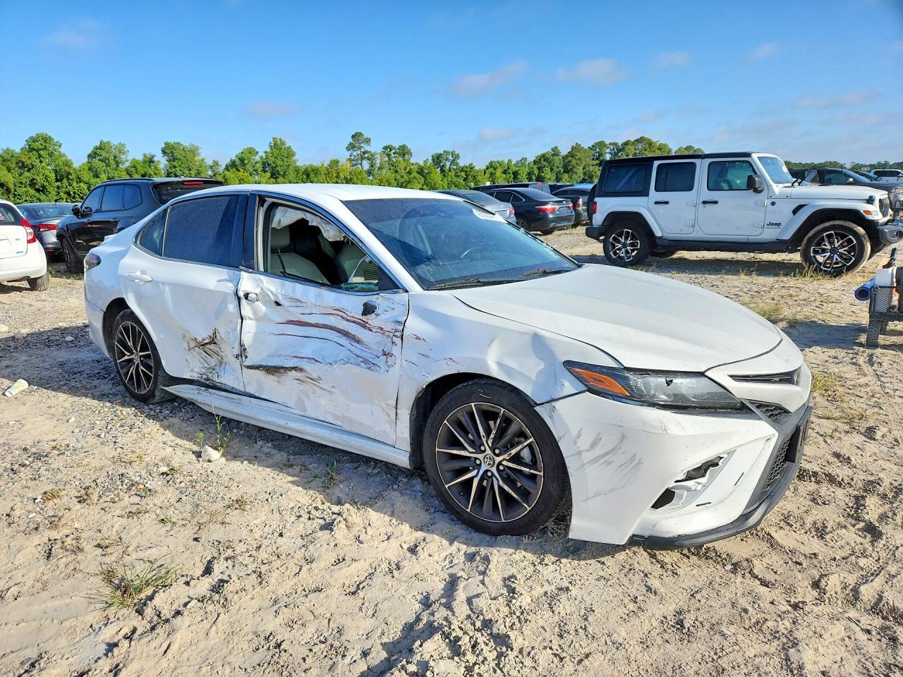 2022 Toyota Camry Se - Фото 4