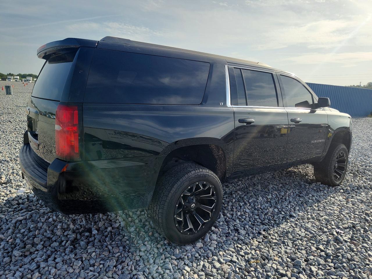 2016 Chevrolet Suburban K1500 Lt - Image 3