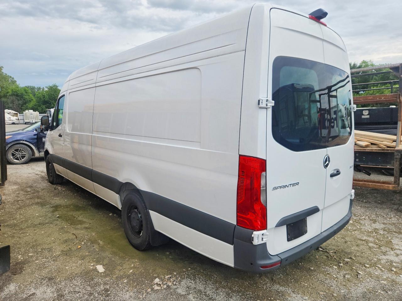 2024 Mercedes-Benz Sprinter 2500 Delivery Van - Фото 2