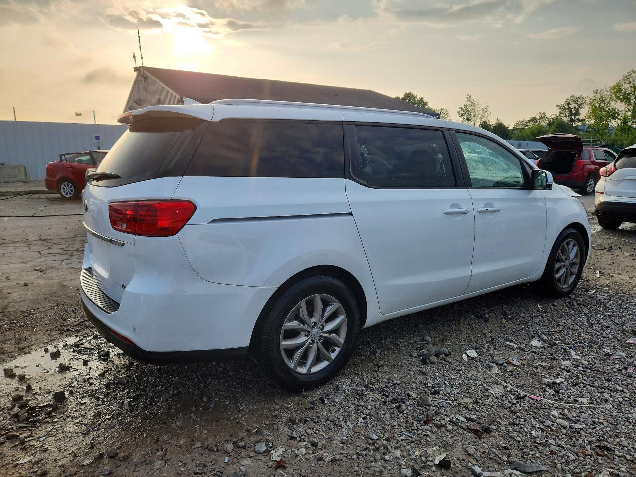 2019 Kia Sedona Ex - Image 3