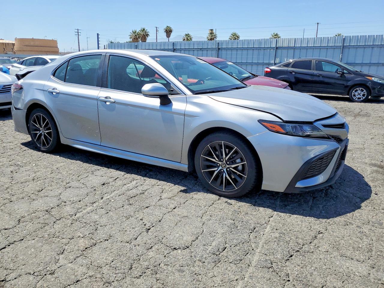 2022 Toyota Camry Se - Фото 4