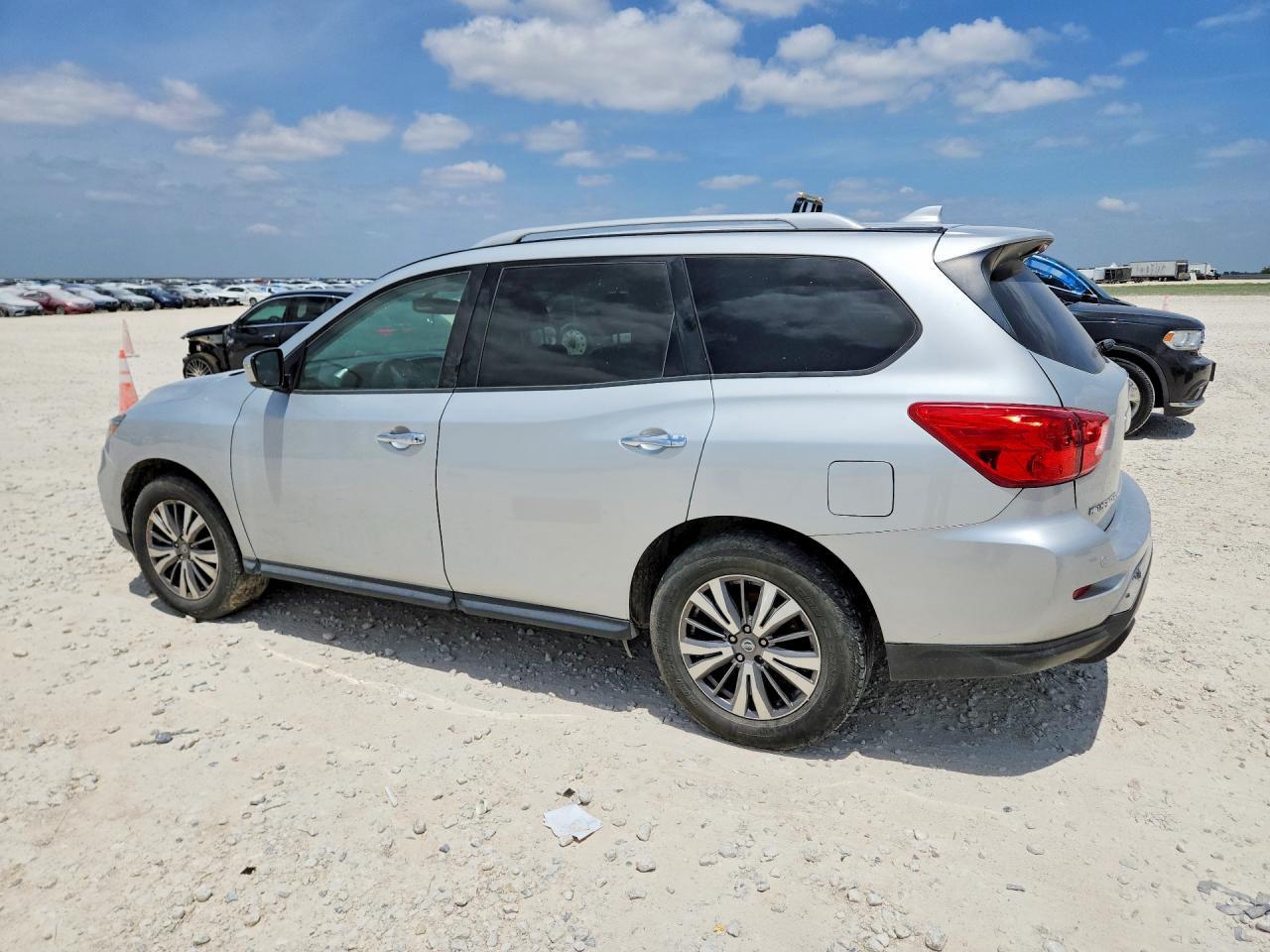2020 Nissan Pathfinder Sv - Image 2
