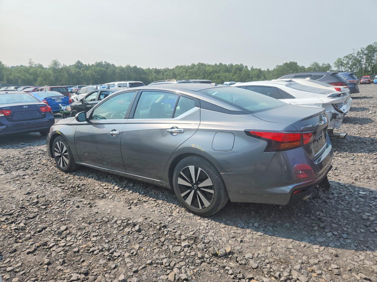 2019 Nissan Altima Sl - Image 2