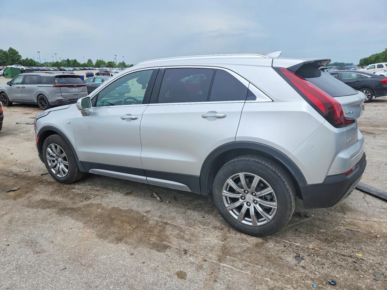 2021 Cadillac Xt4 Premium Luxury - Image 2