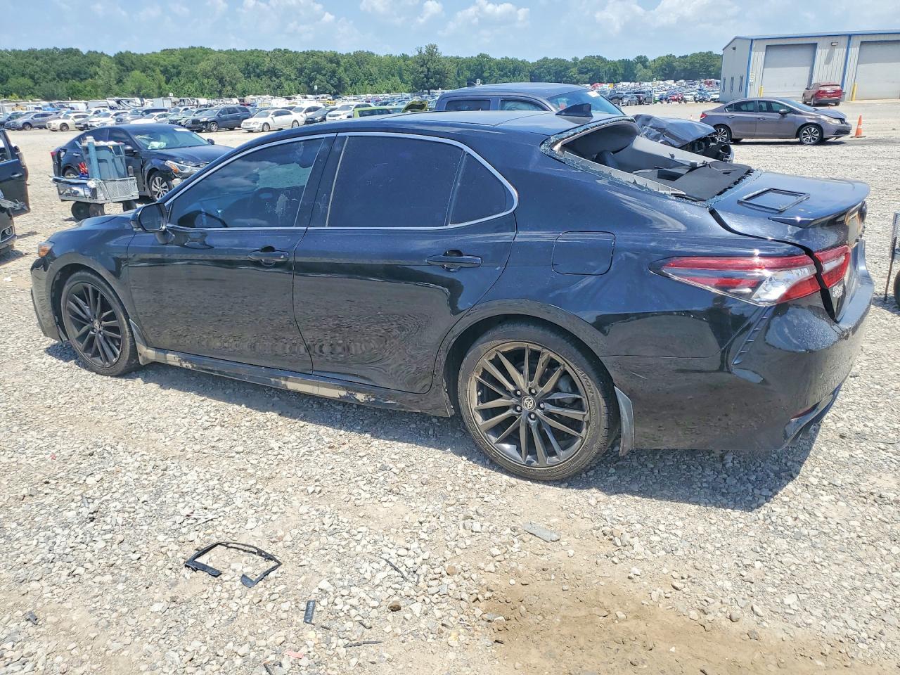 2021 Toyota Camry Xse - Фото 2